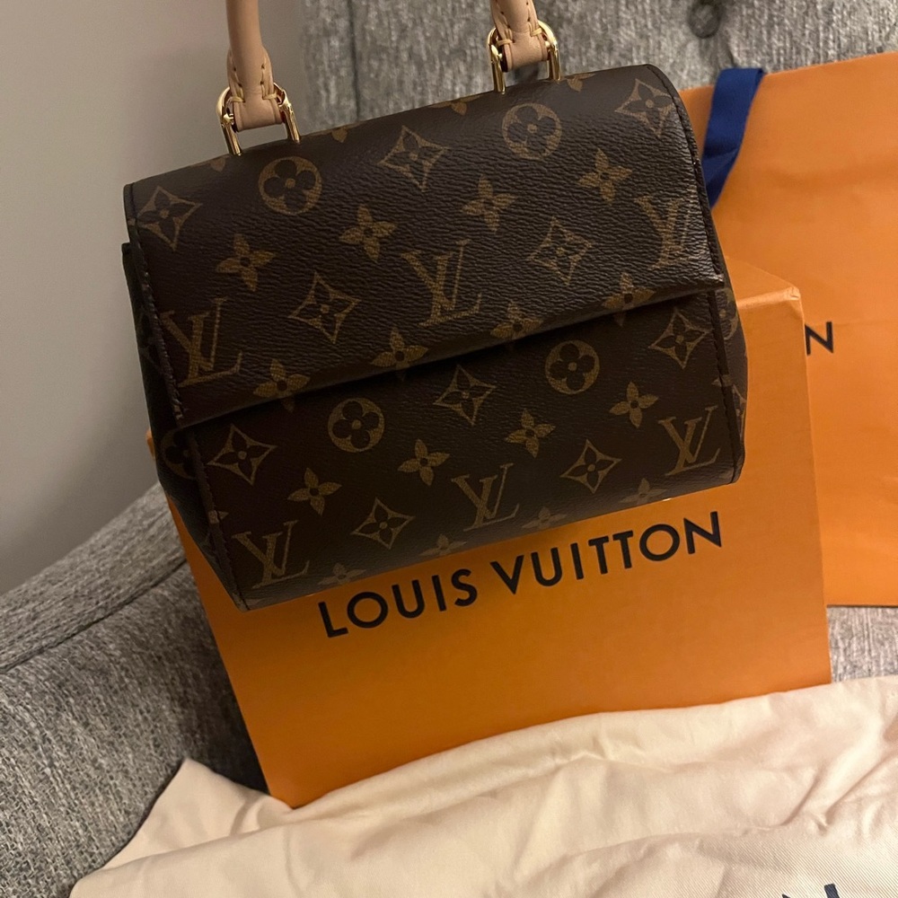 AUTHENTIC Louis Vuitton Monogram Canvas Cluny Mini - Picture 16 of 16